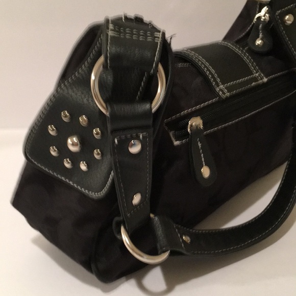 Guess Handbags - Guess Purse - shoulder, medium